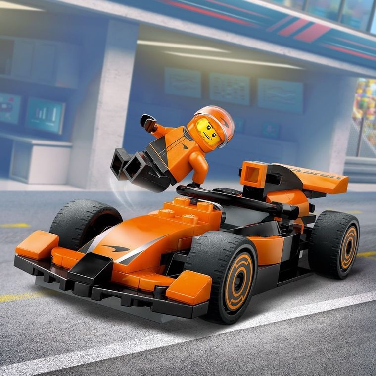 LEGO City, Pilot F1 cu masina de curse McLaren, 60442