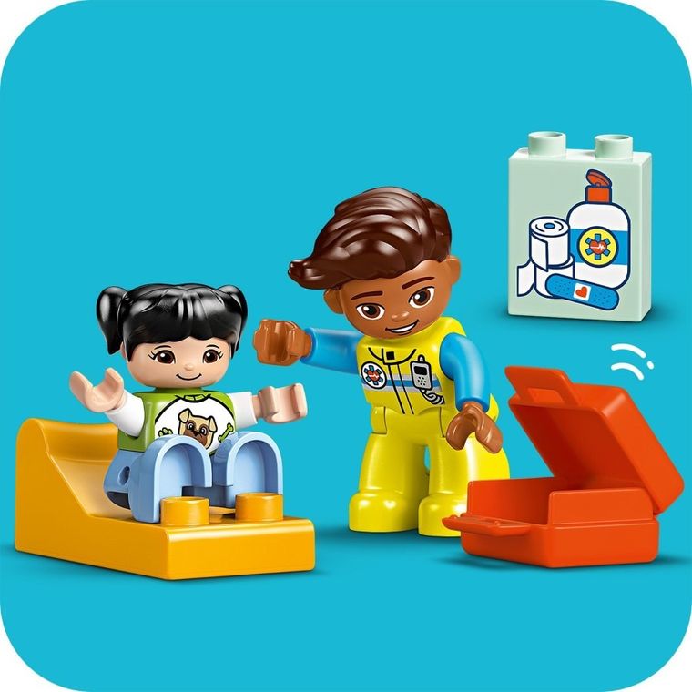 LEGO DUPLO, Ambulanta si sofer, 10447