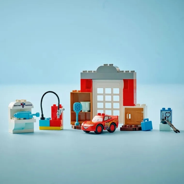 LEGO DUPLO Disney, Vizita lui McQueen la garajul lui Doc, 10456