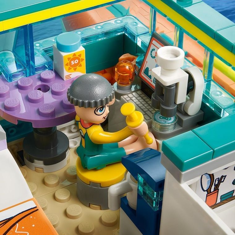 LEGO Friends, Barca de salvare pe mare, 41734
