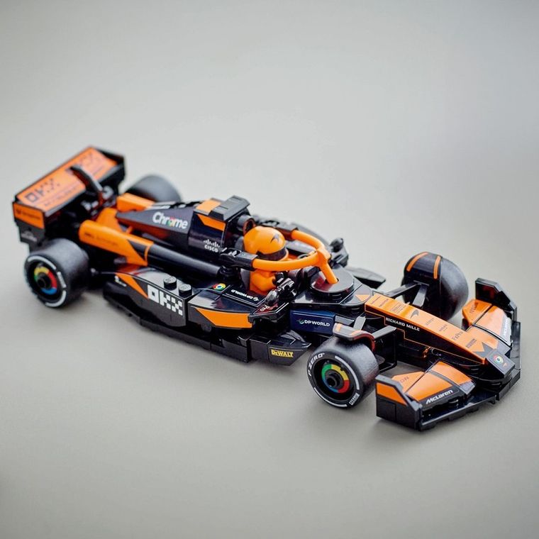 LEGO Speed Champions, Masina de curse McLaren F1 Team MCL38, 77251