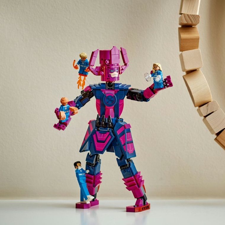 LEGO Super Heroes, Figurina de constructie Cei patru fantastici vs. Galactus, 76316