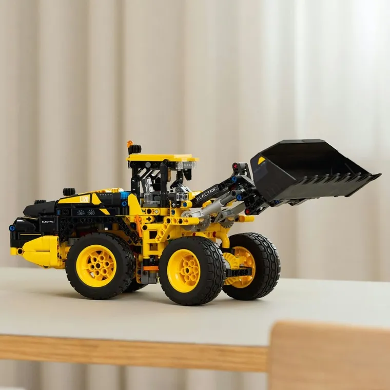 LEGO Technic, Incarcator frontal Volvo L120 Electric, 42209