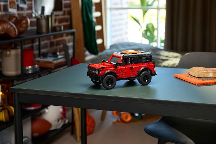 LEGO Technic, SUV Ford Bronco, 42213
