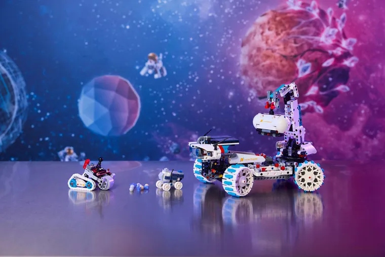 LEGO Technic, Vehicul spatial Rover Lunar Outpost, 42211