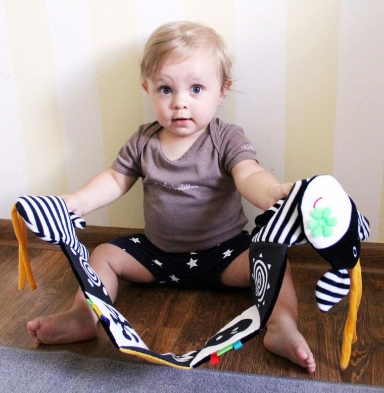 Mom's Care, Vacuta, carte pentru patut, jucarie senzoriala