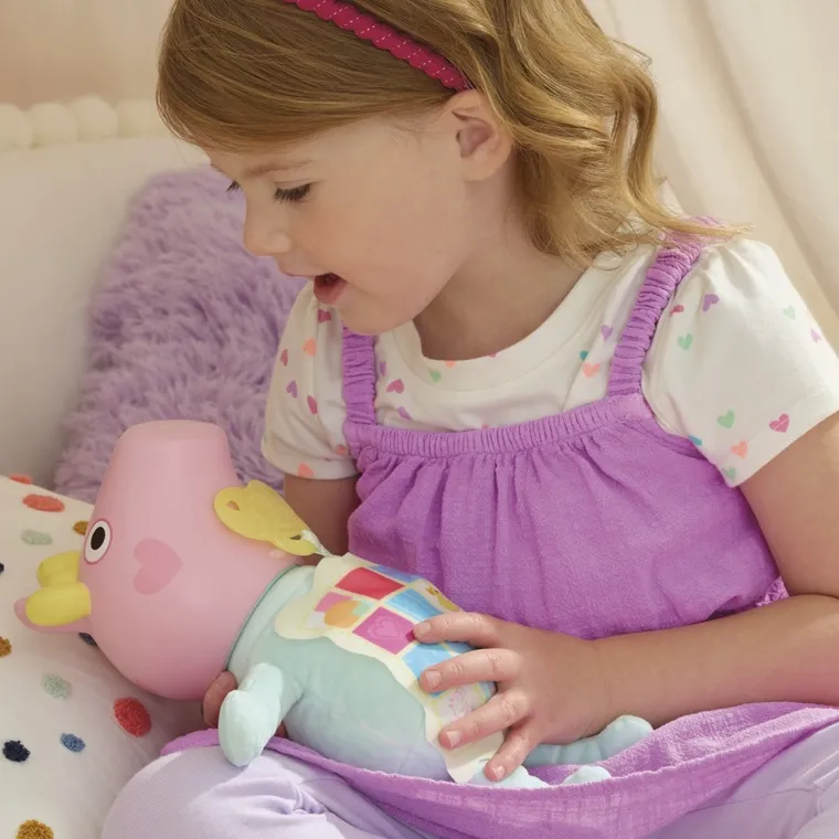 Peppa Pig, Oinks & Snuggles Evie, papusa interactiva