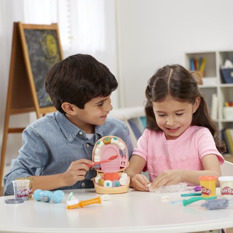 Play-Doh, Drill'N Fill Dentist, 8 cutii, set creativ + 4 cutii de plastilina GRATUIT, set promotional