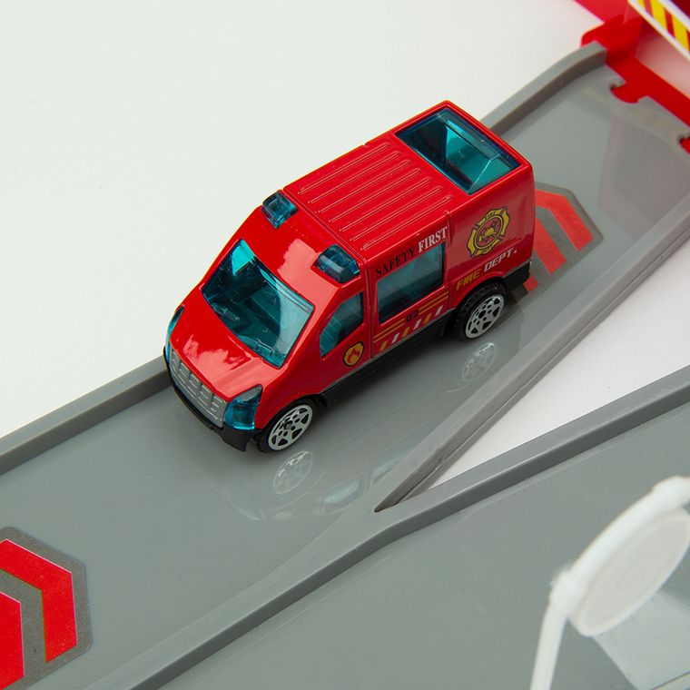 Smiki, Pompieri, garaj cu vehicule