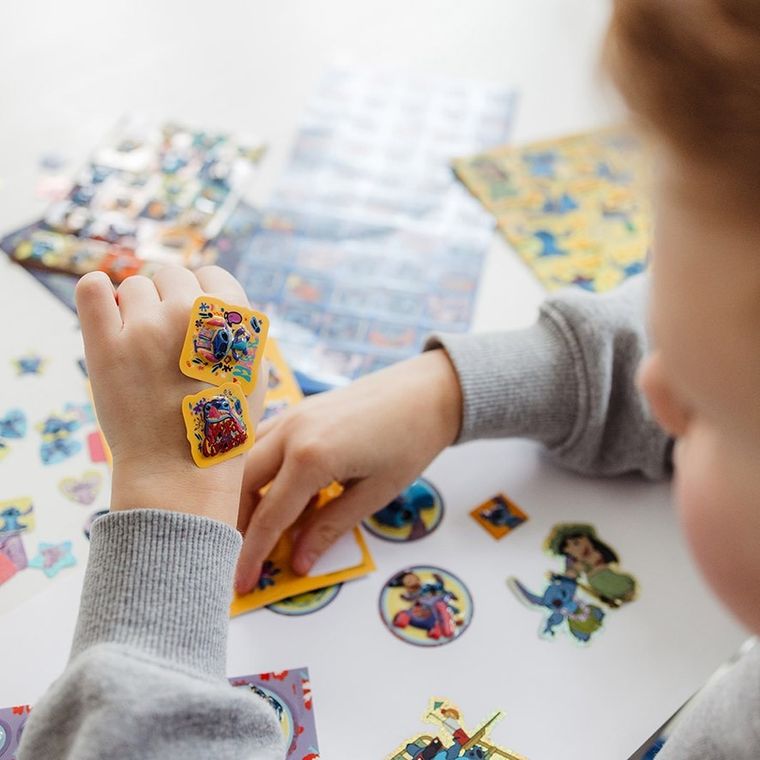 Totum, Lilo si Stitch, set mare de stickere, 300 elemente