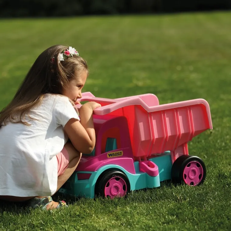 Wader, basculanta gigant pentru fete