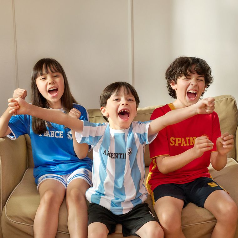 Cool Club, Fotbal set pentru baieti, Tricou, Pantaloni scurti, rosu-albastru