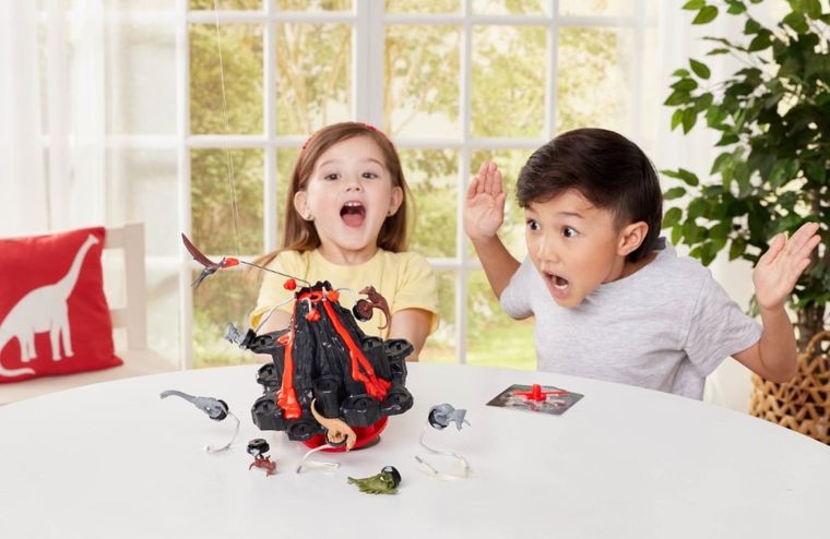 Jurassic World, Shaky Volcano, joc de familie