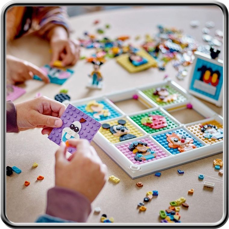 LEGO Disney, 100 de ani de figuri emblematice de animatie Disney, 43221
