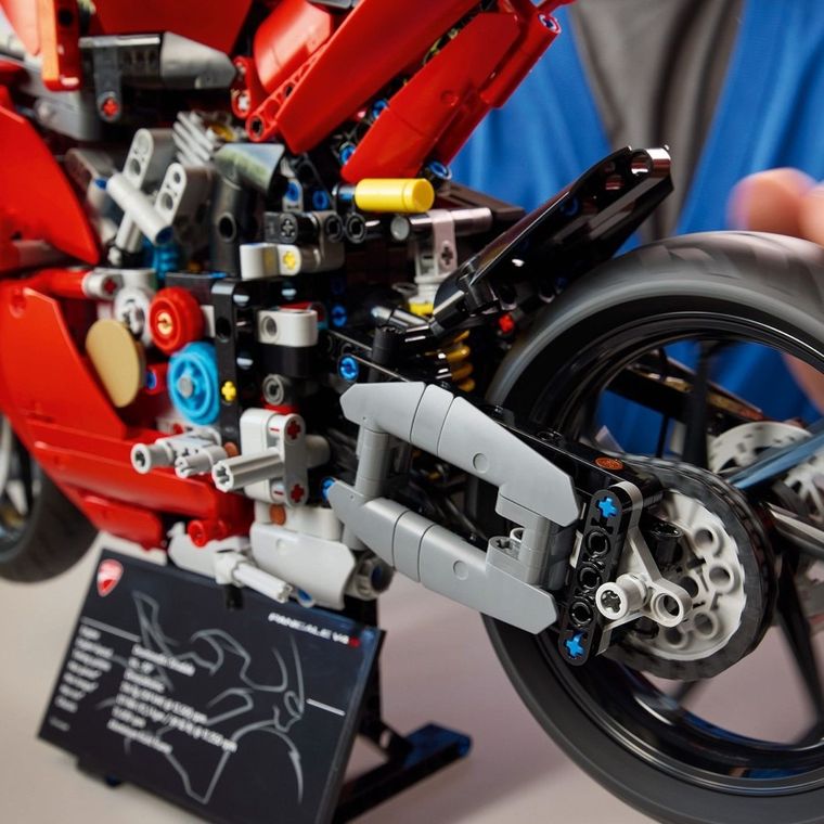 LEGO Technic, Motocicleta Ducati Panigale V4 S, 42202