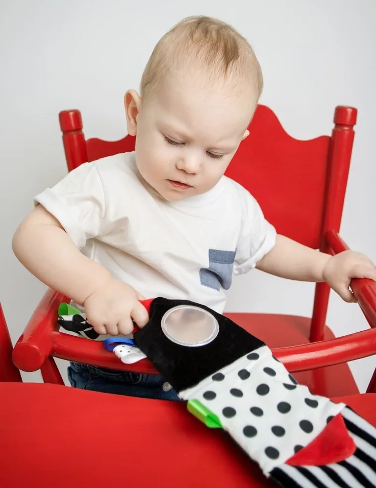 Mom's Care, carticica, jucarie senzoriala contrastanta, rosu