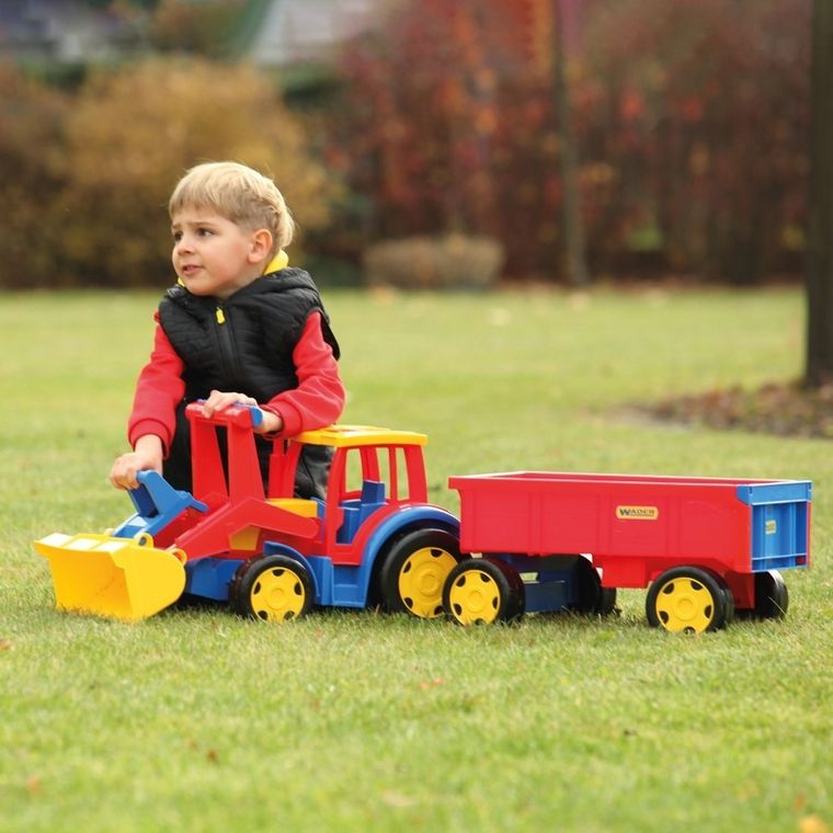 Wader, Tractor Gigant, tractor cu cupa si remorca, vehicul
