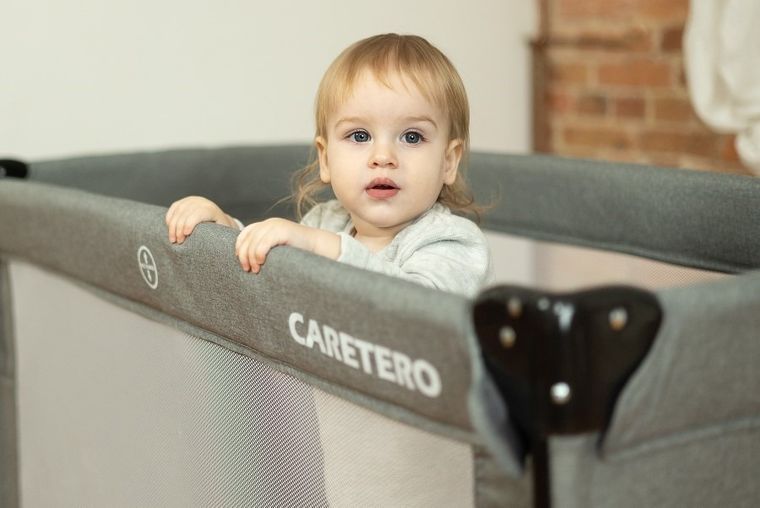 Caretero, Esti, patut de calatorie, gri
