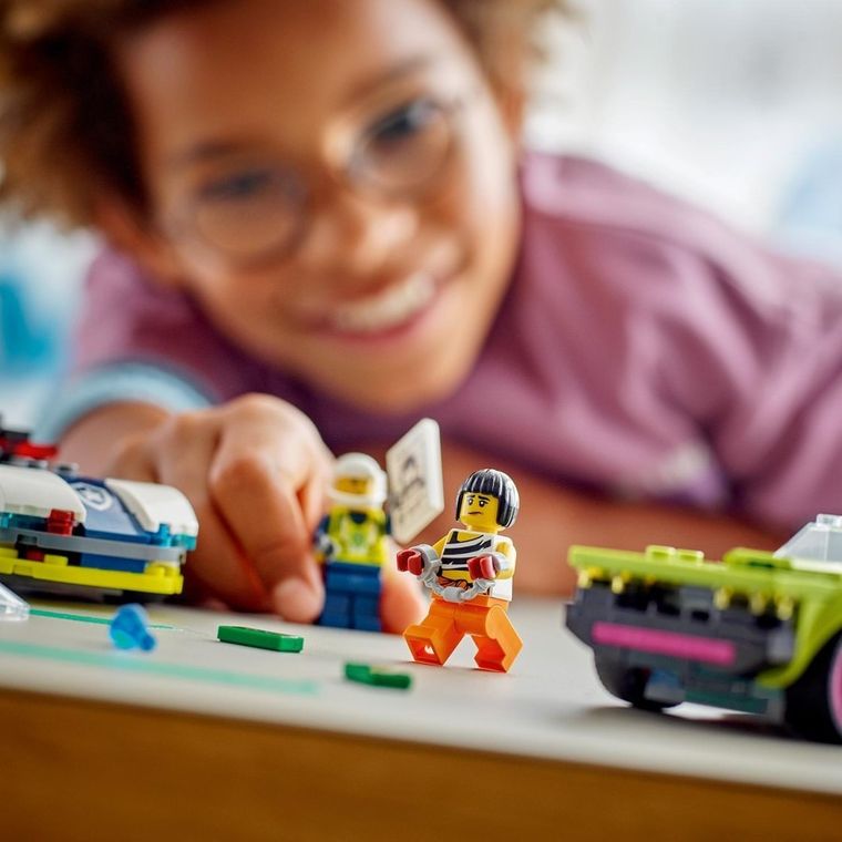 LEGO City, Urmarire cu masina de politie si masina puternica, 60415