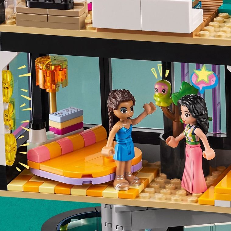 LEGO Friends, Resedinta moderna a lui Andrea, 42639