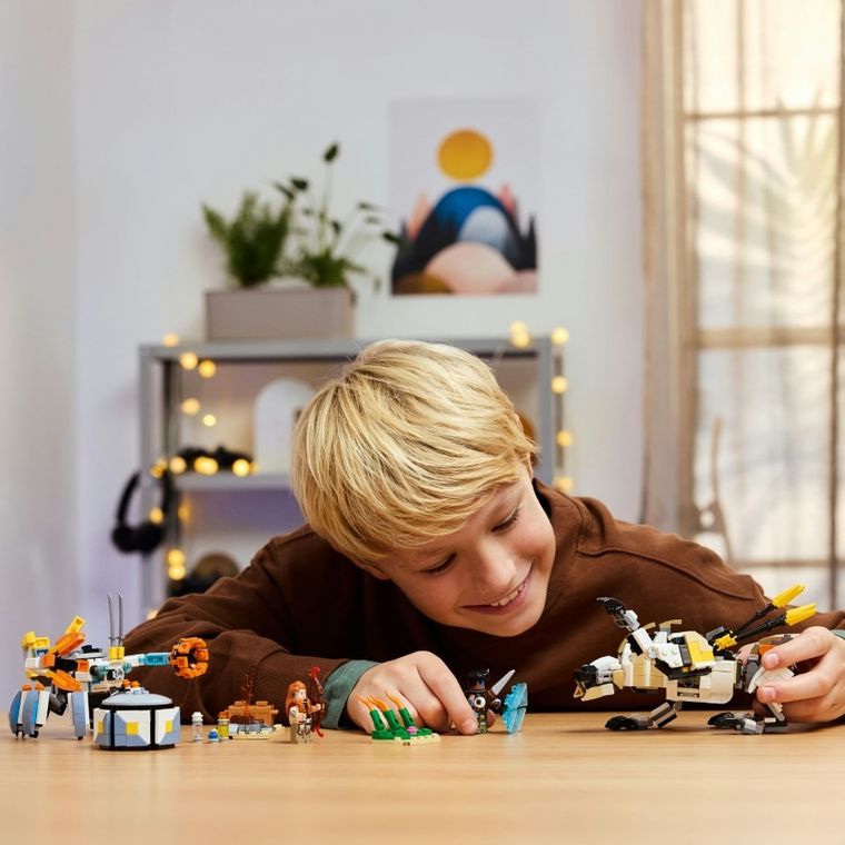 LEGO Horizon Adventures, Aloy si Varl vs. Shell-Walker si Sawtooth, 77037