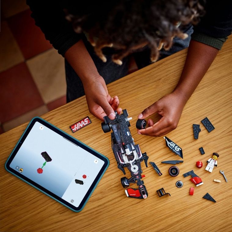 LEGO Speed Champions, Masina de curse MoneyGram Haas F1 Team VF-24, 77250