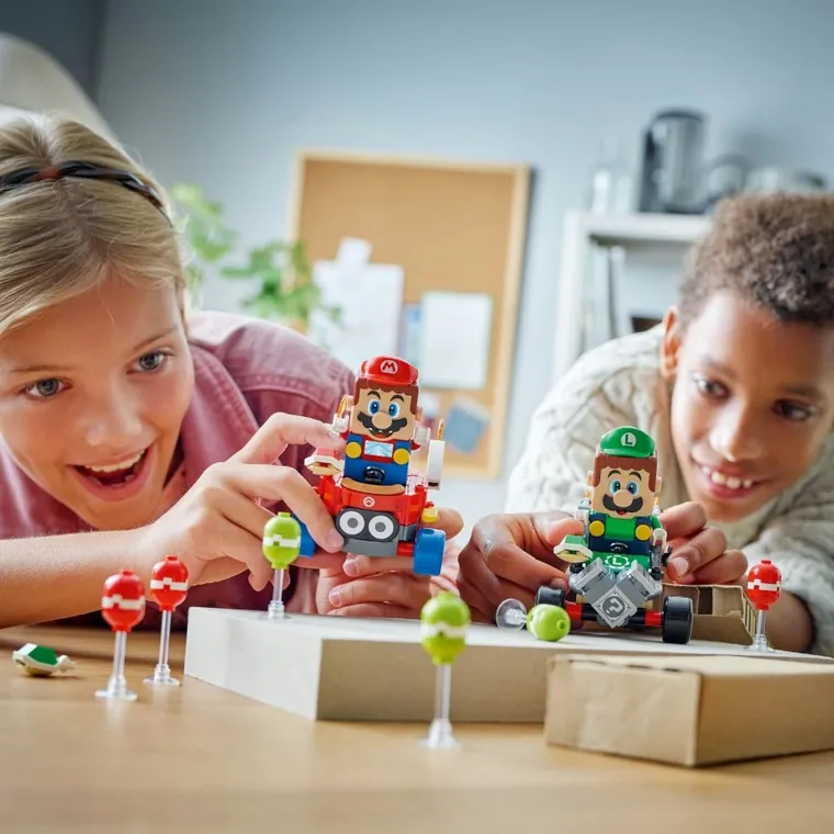 LEGO Super Mario, Mario Kart - Baby Mario si Baby Luigi, 72034