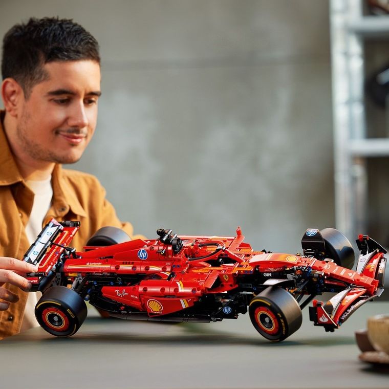 LEGO Technic, Masina F1 Ferrari SF-24, 42207
