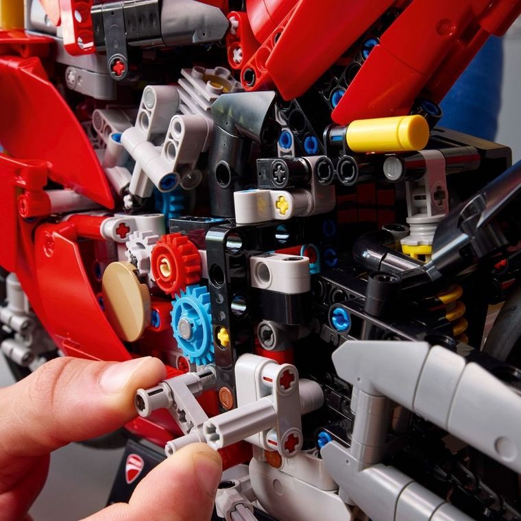 LEGO Technic, Motocicleta Ducati Panigale V4 S, 42202