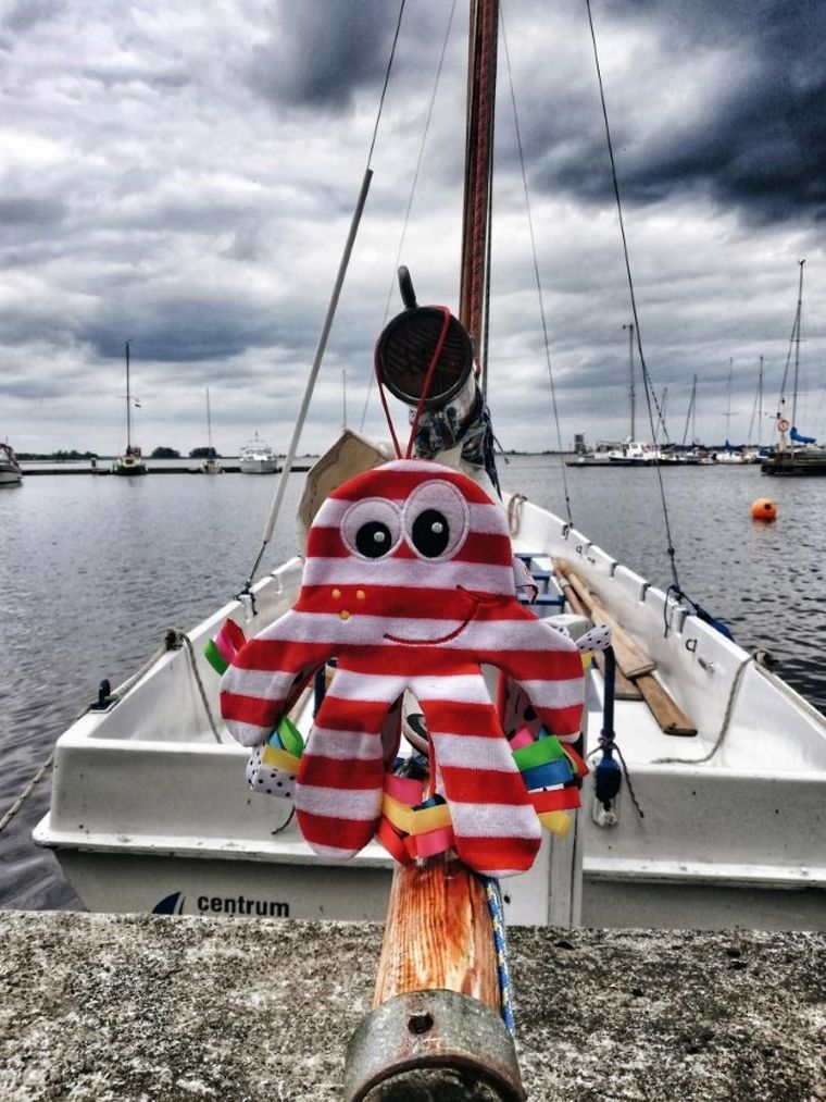 Mom's Care, caracatita fosnitoare cu agatatoare, jucarie senzoriala contrastanta