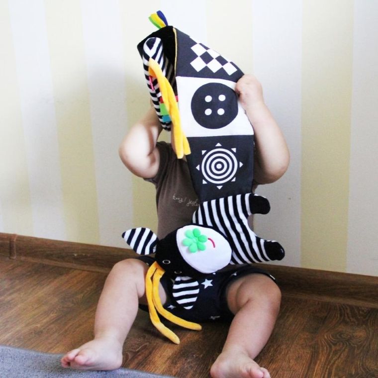 Mom's Care, Vacuta, carte pentru patut, jucarie senzoriala