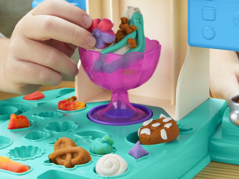 Play-Doh, Rainbow Swirl Ice Cream, set creativ de joaca
