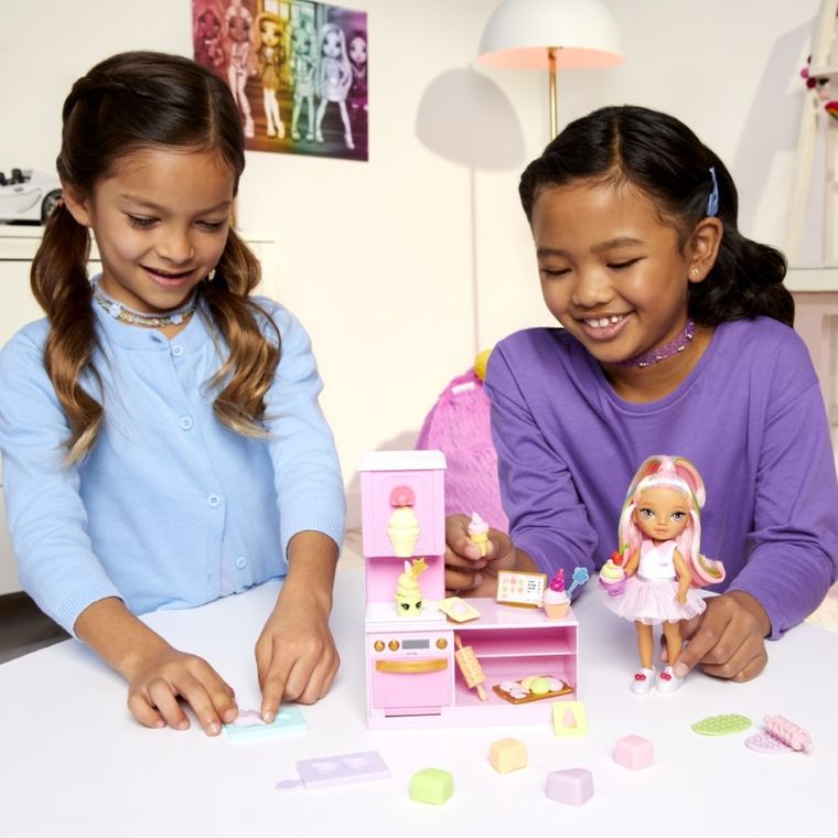 Rainbow High, Littles Dolls, Dessert Shop, Kandy, papusa fashion cu accesorii