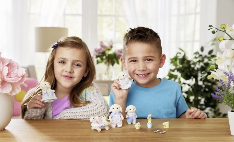 Sylvanian Families, Familia de iepurasi, set de figurine, 5735