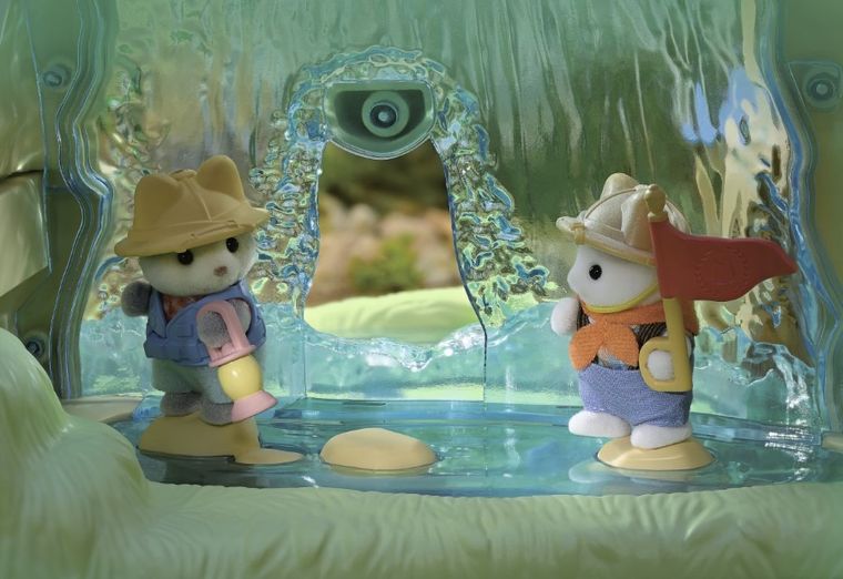 Sylvanian Families, Secret Forest, Insula cu cascada, 5761