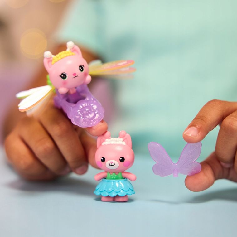 Gabby's Dollhouse, Kitty Fairy's Flutter-riffi Playset, set de joaca cu figurine si inel, 12 elemente