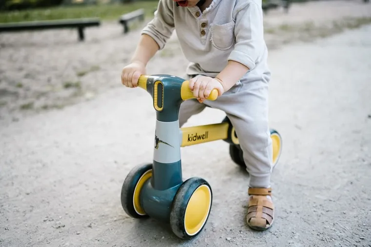 Kidwell, Petito Dino, mini bicicleta de echilibru cu 4 roti