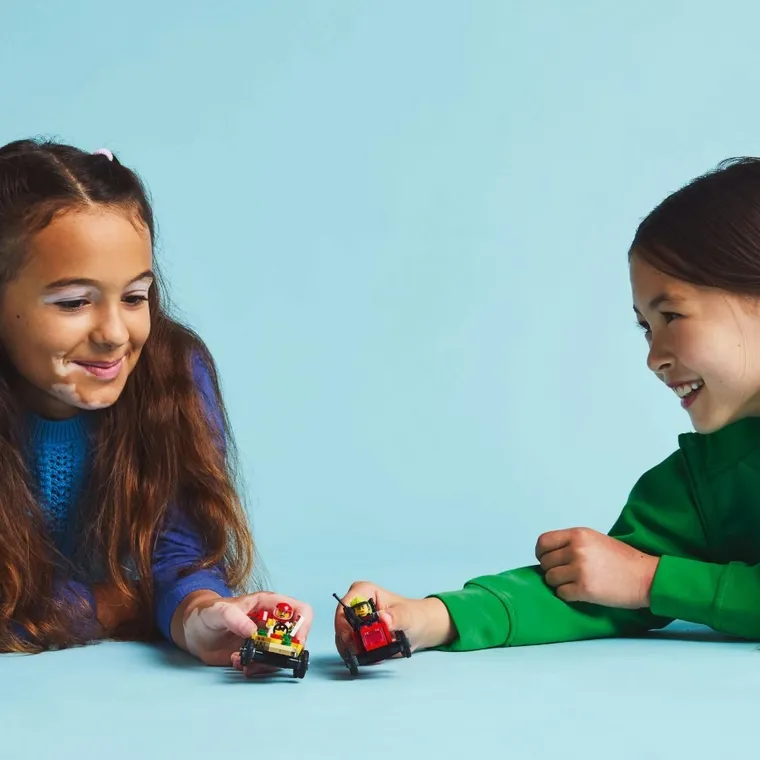 LEGO City, Pachet de curse Furgoneta de pizza vs. autospeciala de pompieri, 60458