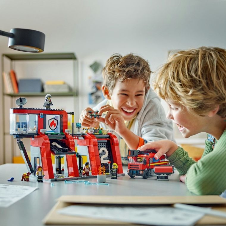 LEGO City, Statie si camion de pompieri, 60414