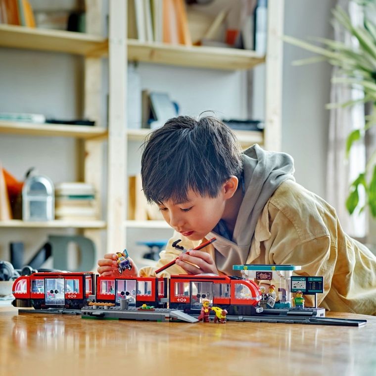 LEGO City, Statie si tramvai in centrul orasului, 60423