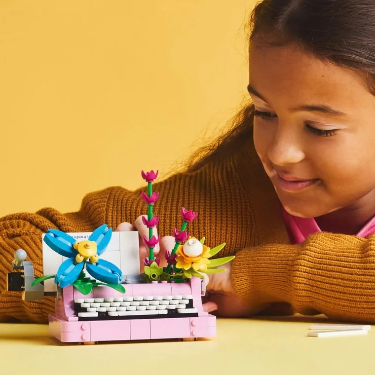 LEGO Creator, Masina de scris cu flori, 31169