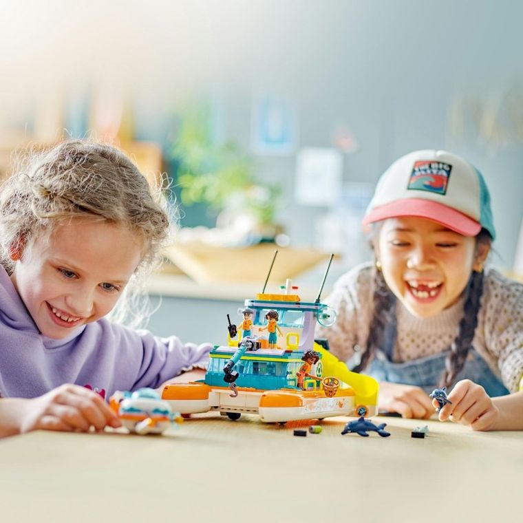 LEGO Friends, Barca de salvare pe mare, 41734