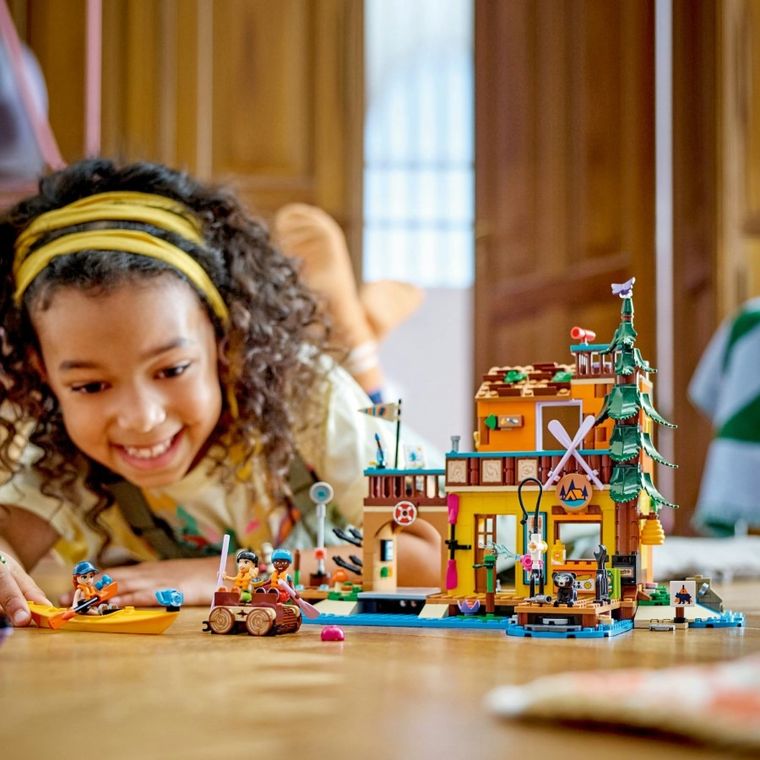 LEGO Friends, Sporturi nautice in tabara de aventuri, 42626