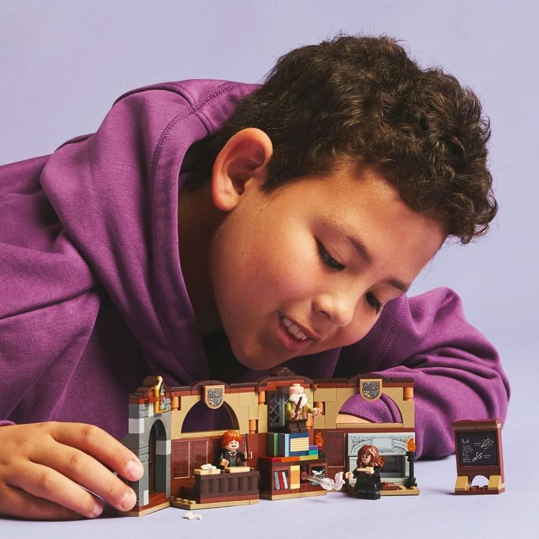 LEGO Harry Potter, Castelul Hogwarts: Ora de farmece, 76442