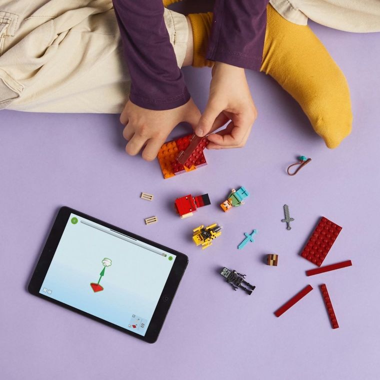 LEGO Minecraft, Batalie deasupra lavei in Nether, 21266