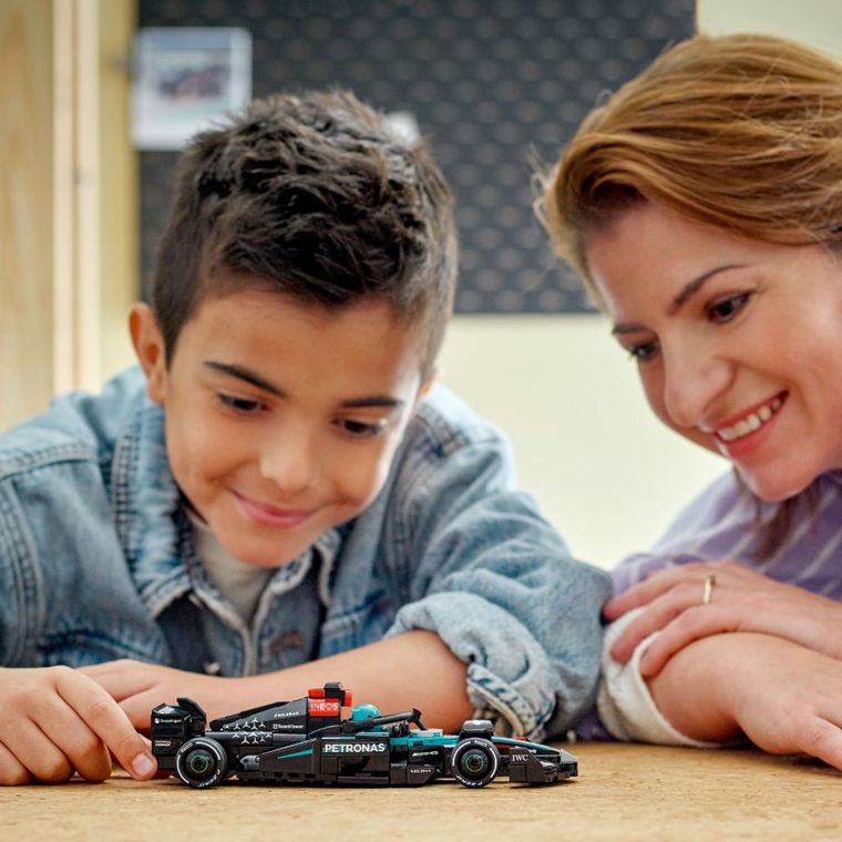 LEGO Speed Champions, Masina de curse Mercedes-AMG F1 W15, 77244