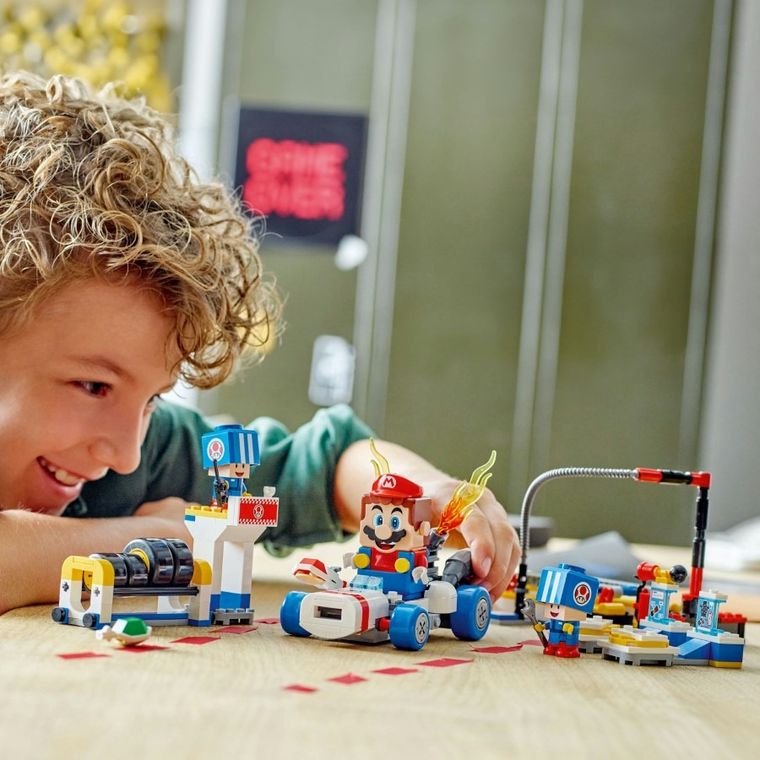 LEGO Super Mario, Mario Kart - Garajul lui Toad, 72035