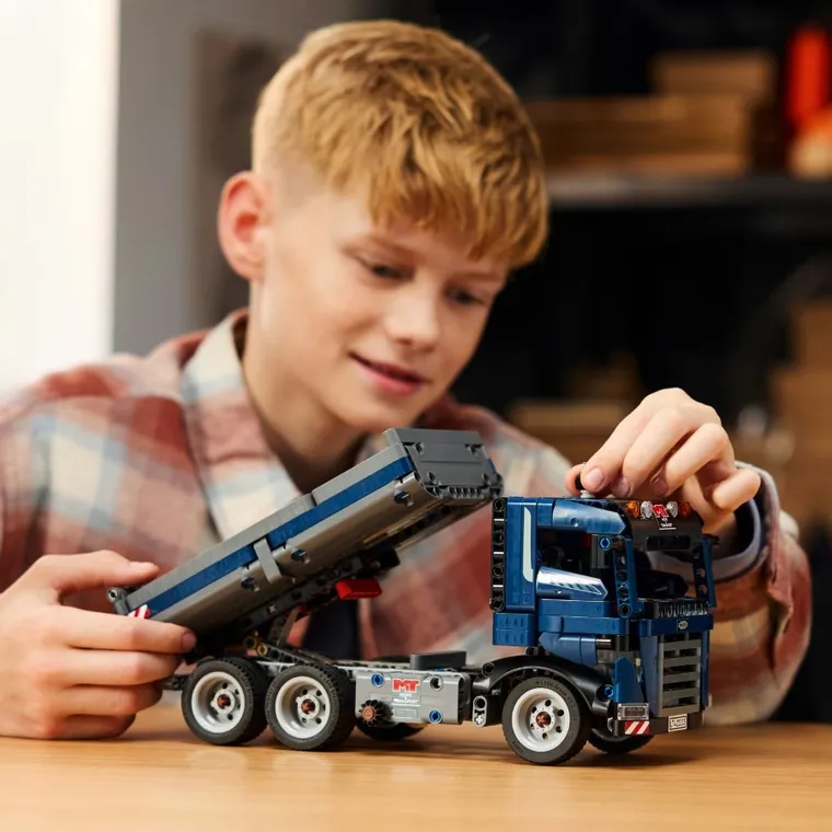 LEGO Technic, Camion cu bena basculanta, 42203