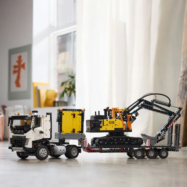 LEGO Technic, Camionul FMX si excavatorul electric EC230 de la Volvo, 42175