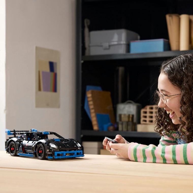 LEGO Technic, Masina de curse Porsche GT4 e-Performance, 42176